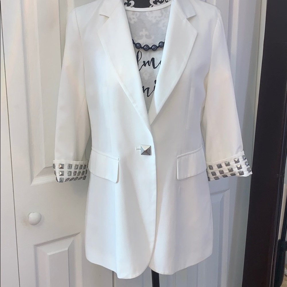 Silver Studded White ”Priorities” Blazer Size L